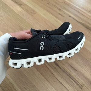 On Cloud 5 Running Shoes Women’s Size 7.5 Black White